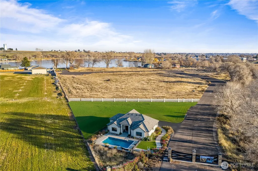 1 Valley Road NE Moses Lake WA 98837