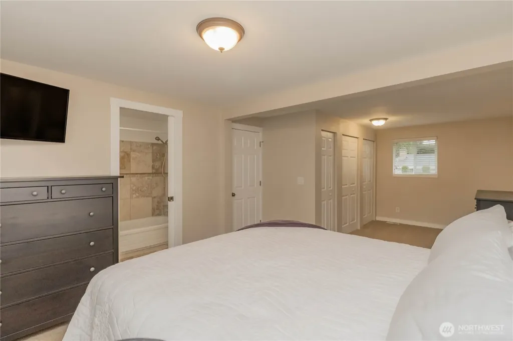 1060 Lynnwood Avenue NE Renton WA 98056