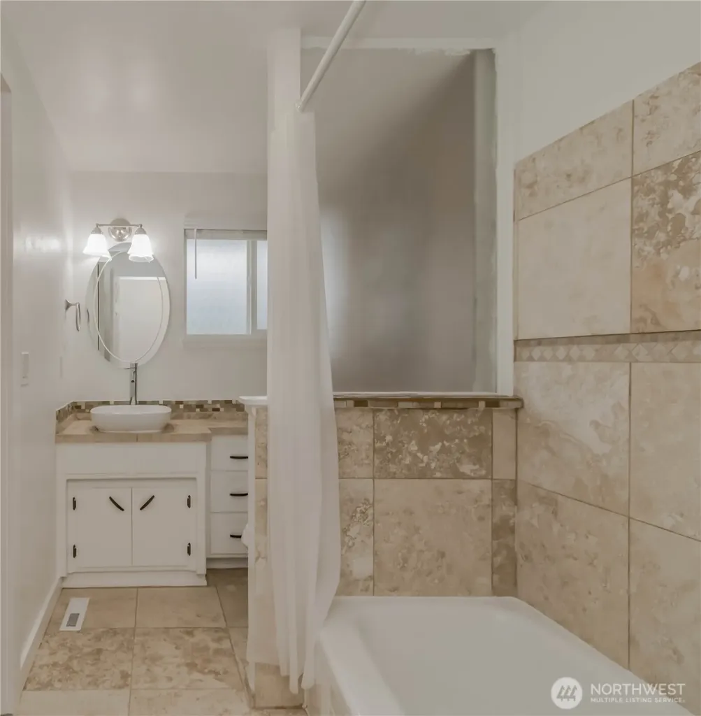 1060 Lynnwood Avenue NE Renton WA 98056