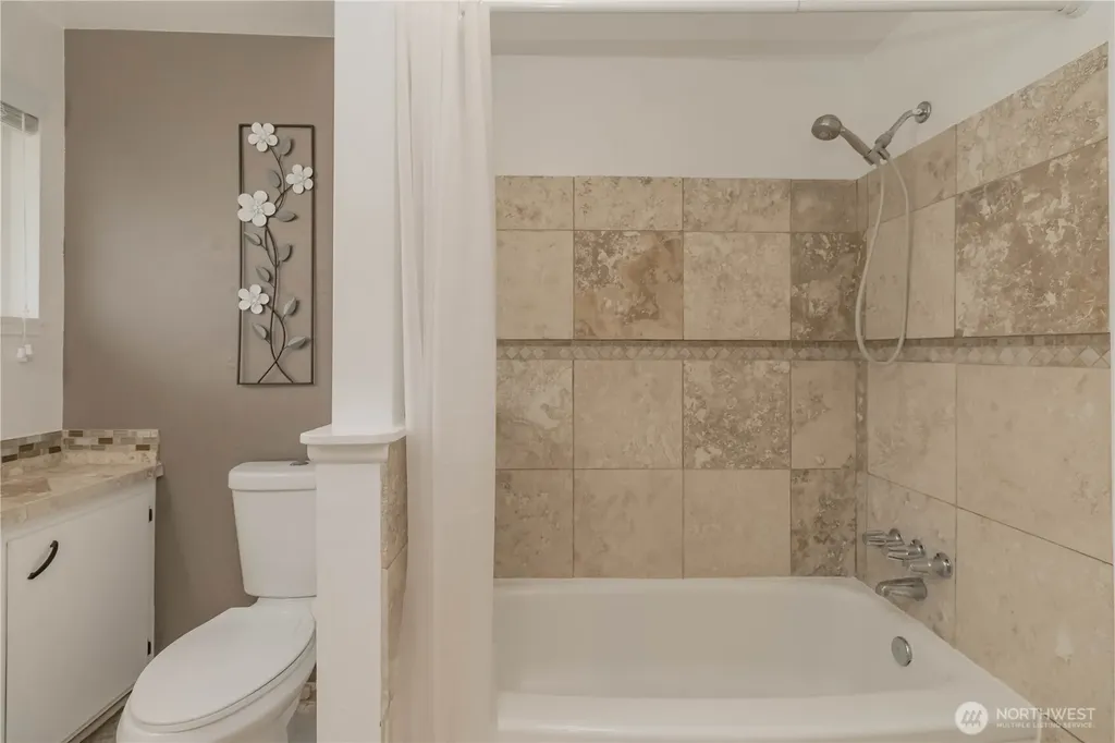 1060 Lynnwood Avenue NE Renton WA 98056