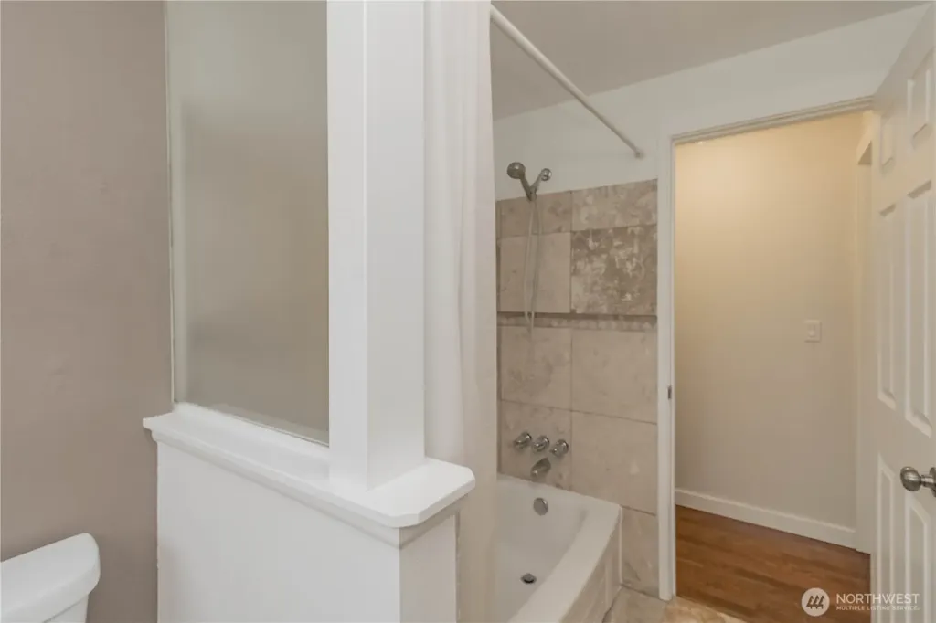 1060 Lynnwood Avenue NE Renton WA 98056