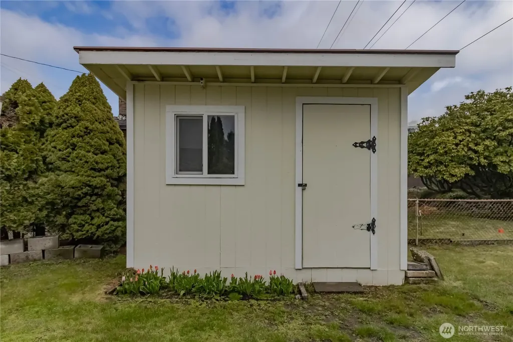 1060 Lynnwood Avenue NE Renton WA 98056