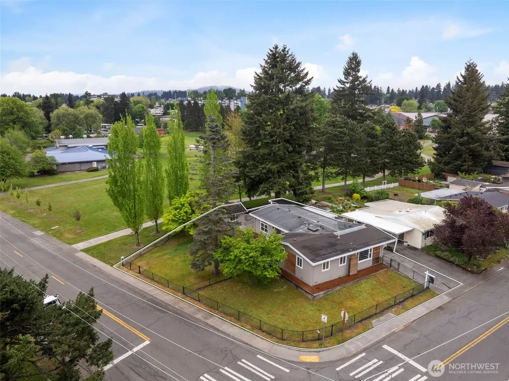 2502 NE 7th Street Renton WA 98056