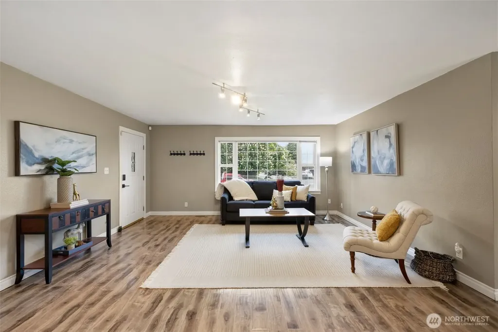2502 NE 7th Street Renton WA 98056