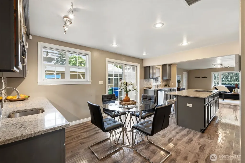2502 NE 7th Street Renton WA 98056