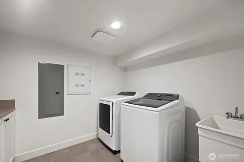 7511 41st Avenue NE Seattle WA 98115