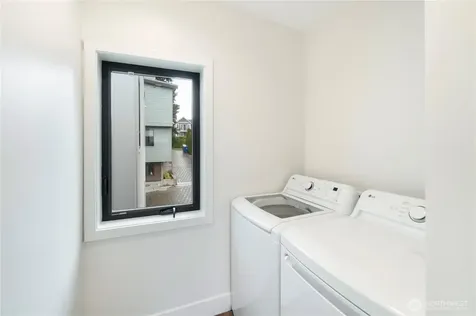 2528 27th Avenue W Seattle WA 98199
