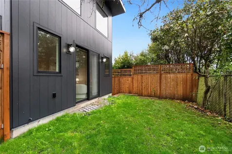 2528 27th Avenue W Seattle WA 98199