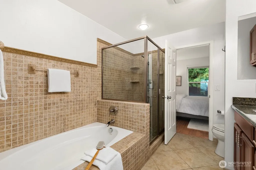 3835 25th Avenue W Seattle WA 98199
