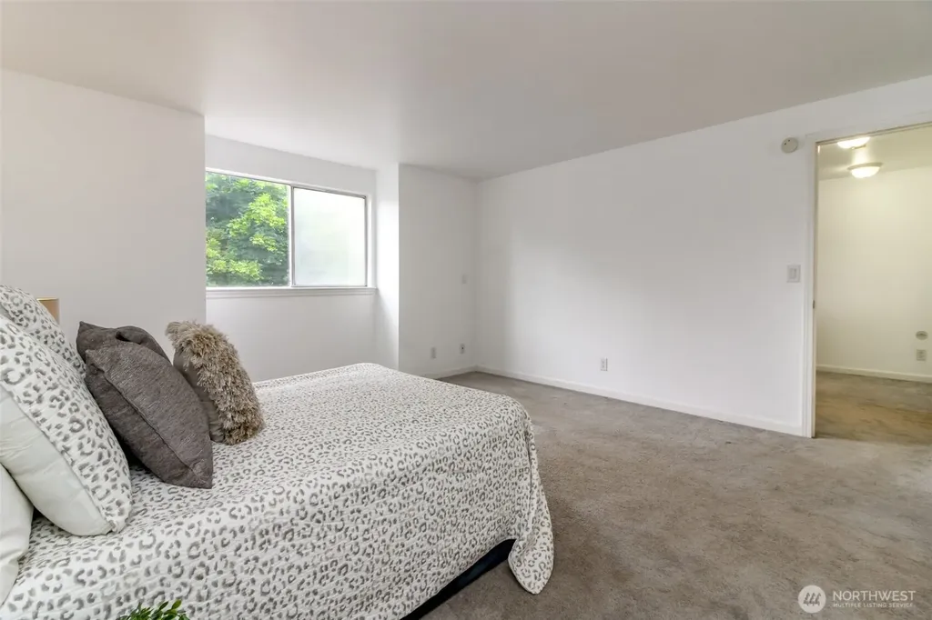 2426 E Pioneer Puyallup WA 98372