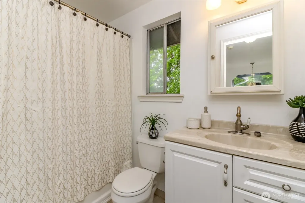 2426 E Pioneer Puyallup WA 98372
