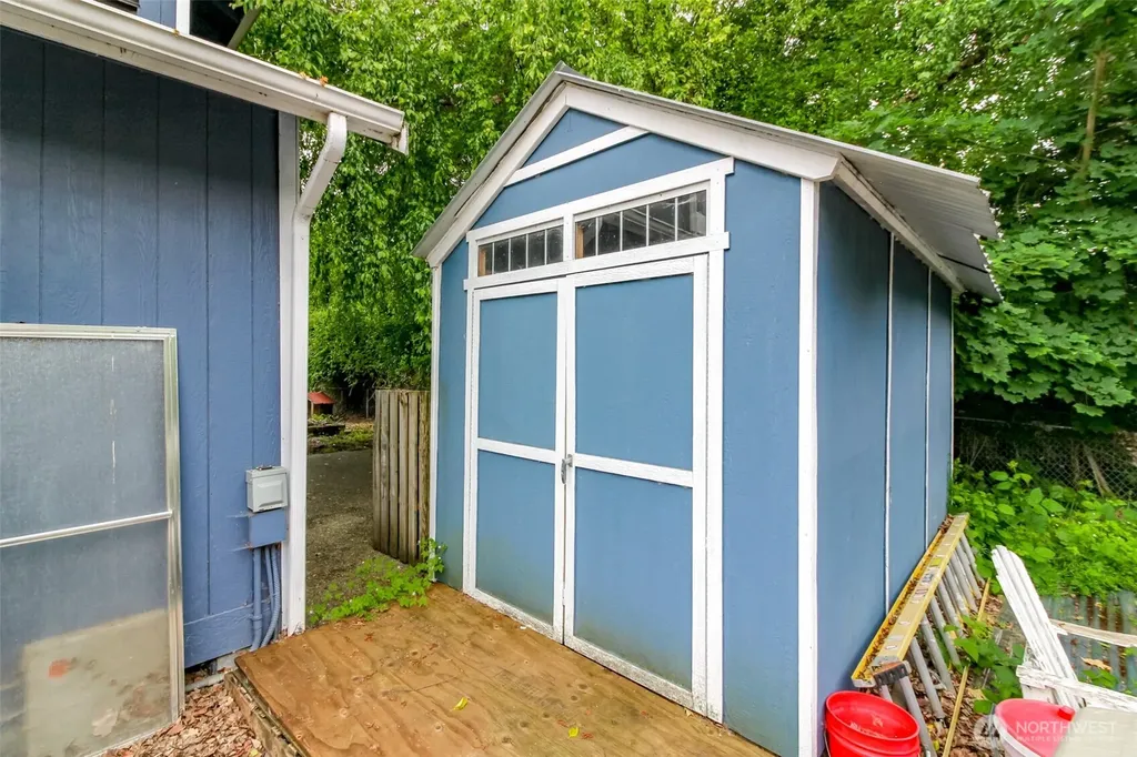 2426 E Pioneer Puyallup WA 98372