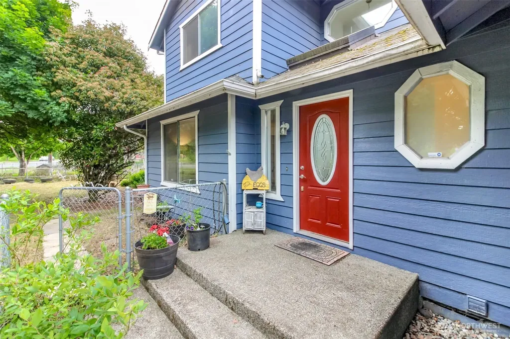 2426 E Pioneer Puyallup WA 98372