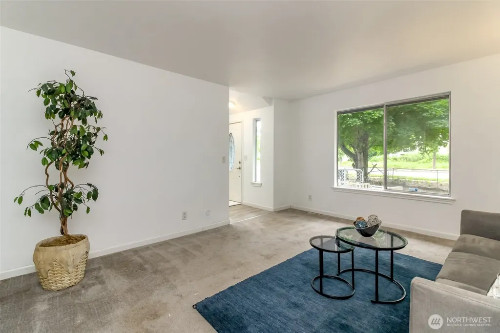 2426 E Pioneer Puyallup WA 98372