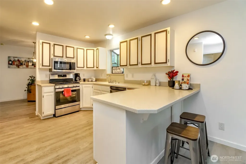 2426 E Pioneer Puyallup WA 98372