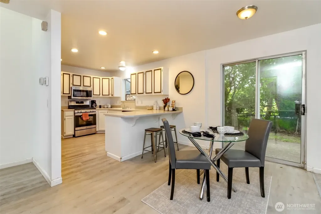 2426 E Pioneer Puyallup WA 98372
