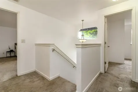 2426 E Pioneer Puyallup WA 98372