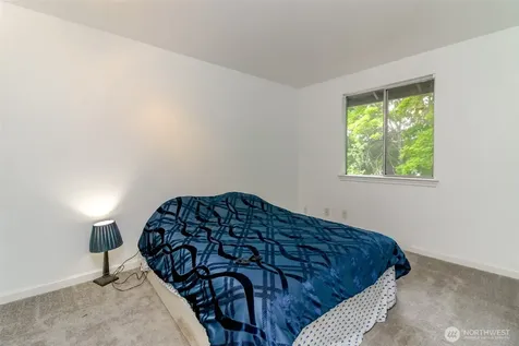 2426 E Pioneer Puyallup WA 98372
