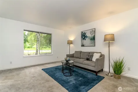 2426 E Pioneer Puyallup WA 98372