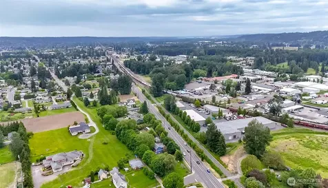 2426 E Pioneer Puyallup WA 98372