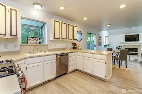 2426 E Pioneer Puyallup WA 98372