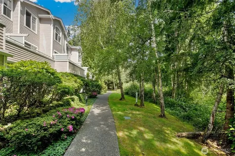 2060 132nd Avenue SE Bellevue WA 98005