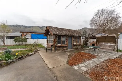 225 S Division Street Cashmere WA 98815