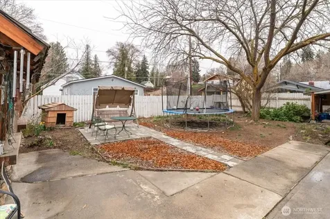 225 S Division Street Cashmere WA 98815