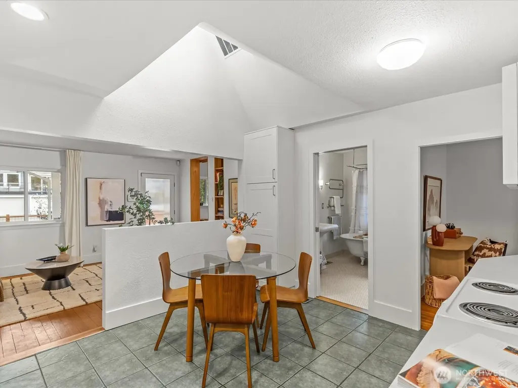 8117 17th Avenue SW Seattle WA 98106