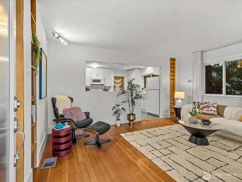 8117 17th Avenue SW Seattle WA 98106