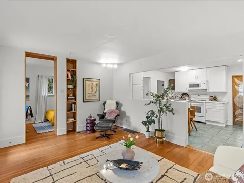 8117 17th Avenue SW Seattle WA 98106