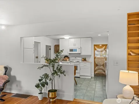 8117 17th Avenue SW Seattle WA 98106