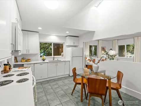 8117 17th Avenue SW Seattle WA 98106
