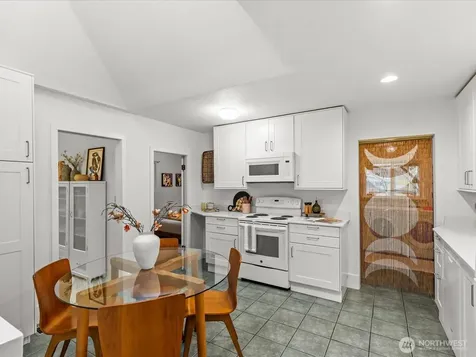 8117 17th Avenue SW Seattle WA 98106