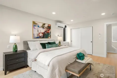 1127 10th Avenue E Seattle WA 98102
