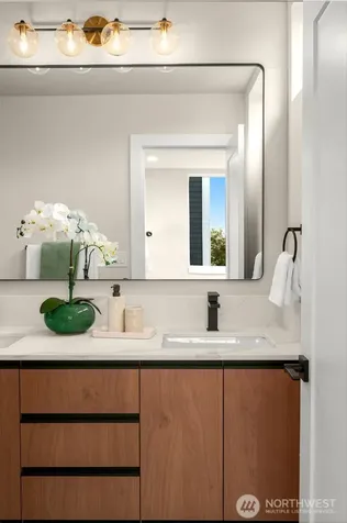 1127 10th Avenue E Seattle WA 98102