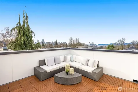 1127 10th Avenue E Seattle WA 98102
