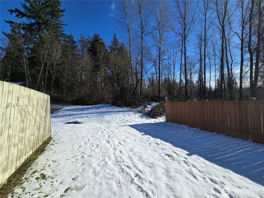 137 SE 202nd Place Kent WA 98042