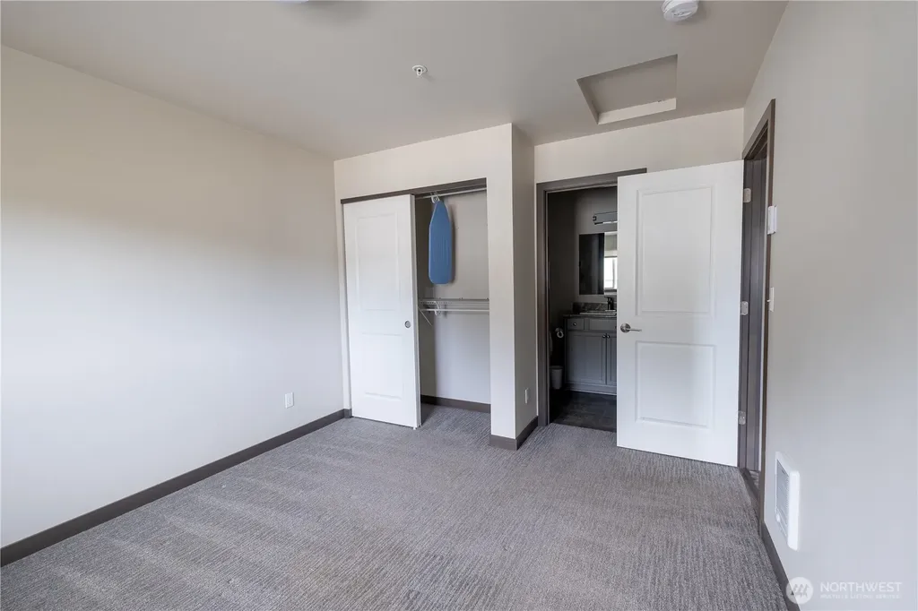 1651 SW Mulberry Oak Harbor WA 98277