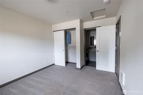 1651 SW Mulberry Oak Harbor WA 98277