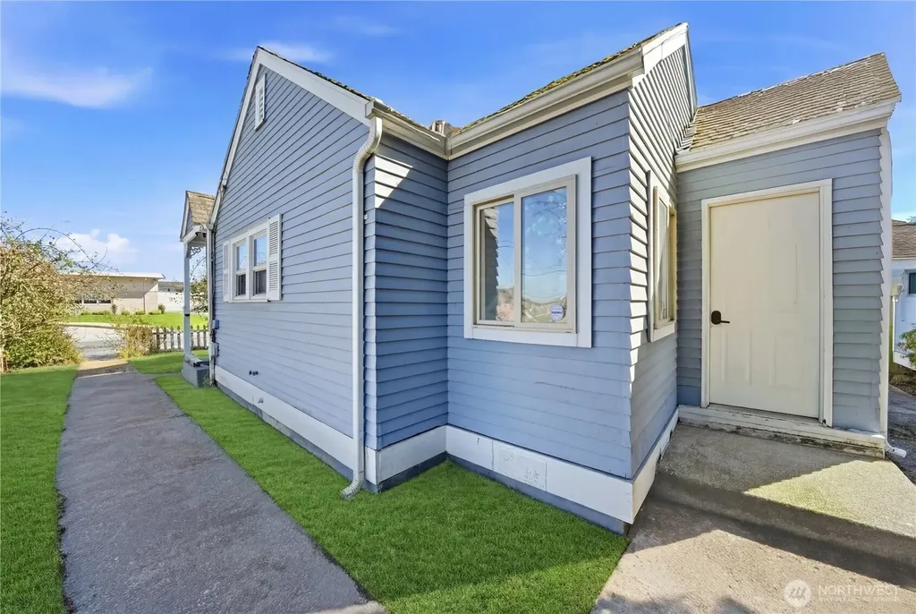 9910 272nd Street NW Stanwood WA 98292