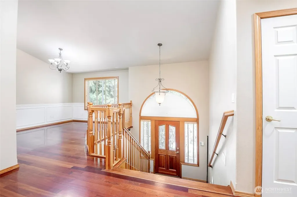 2703 5th Street SW Puyallup WA 98373