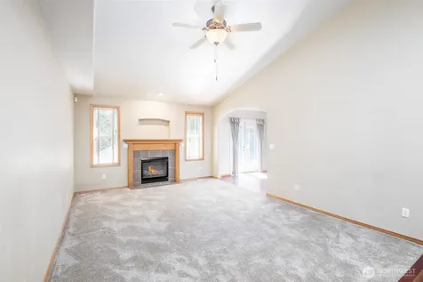 2703 5th Street SW Puyallup WA 98373