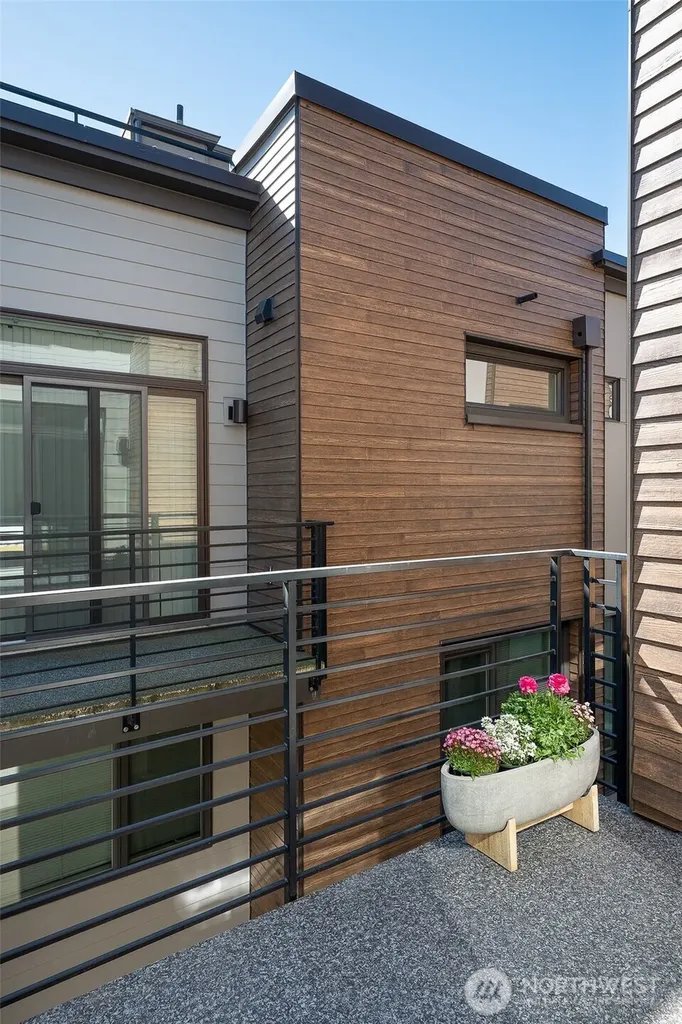 6313 9th Avenue NE Seattle WA 98115