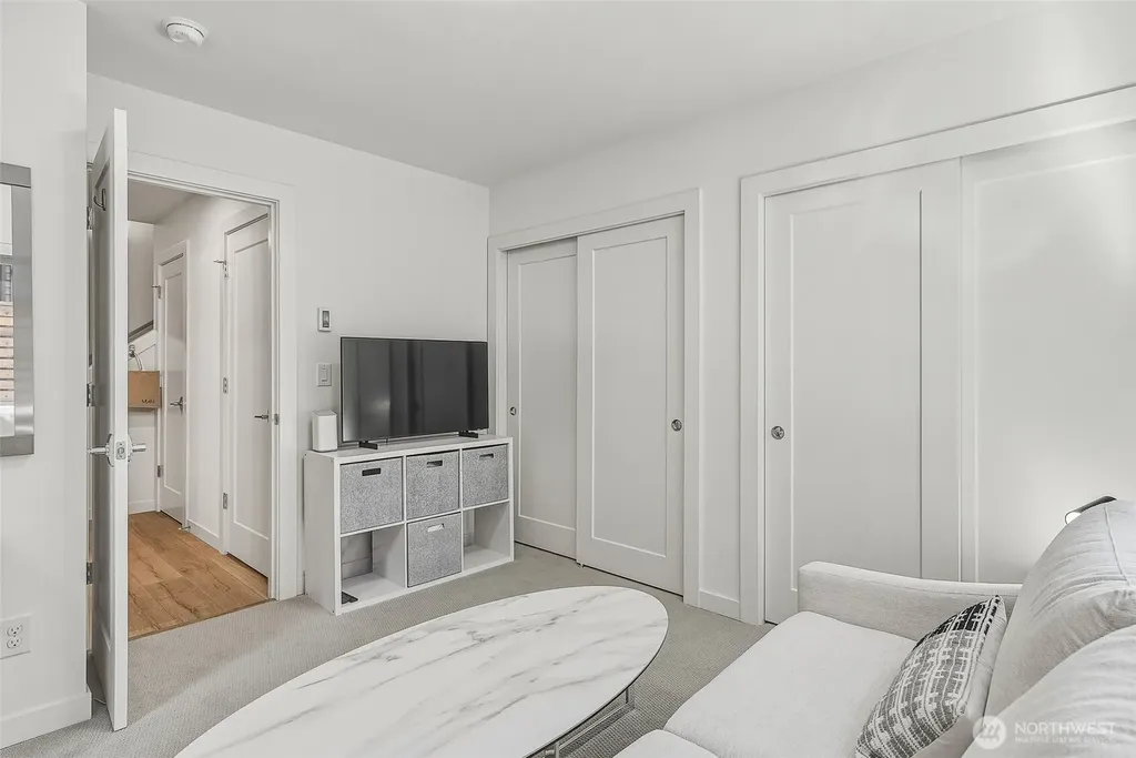 6313 9th Avenue NE Seattle WA 98115