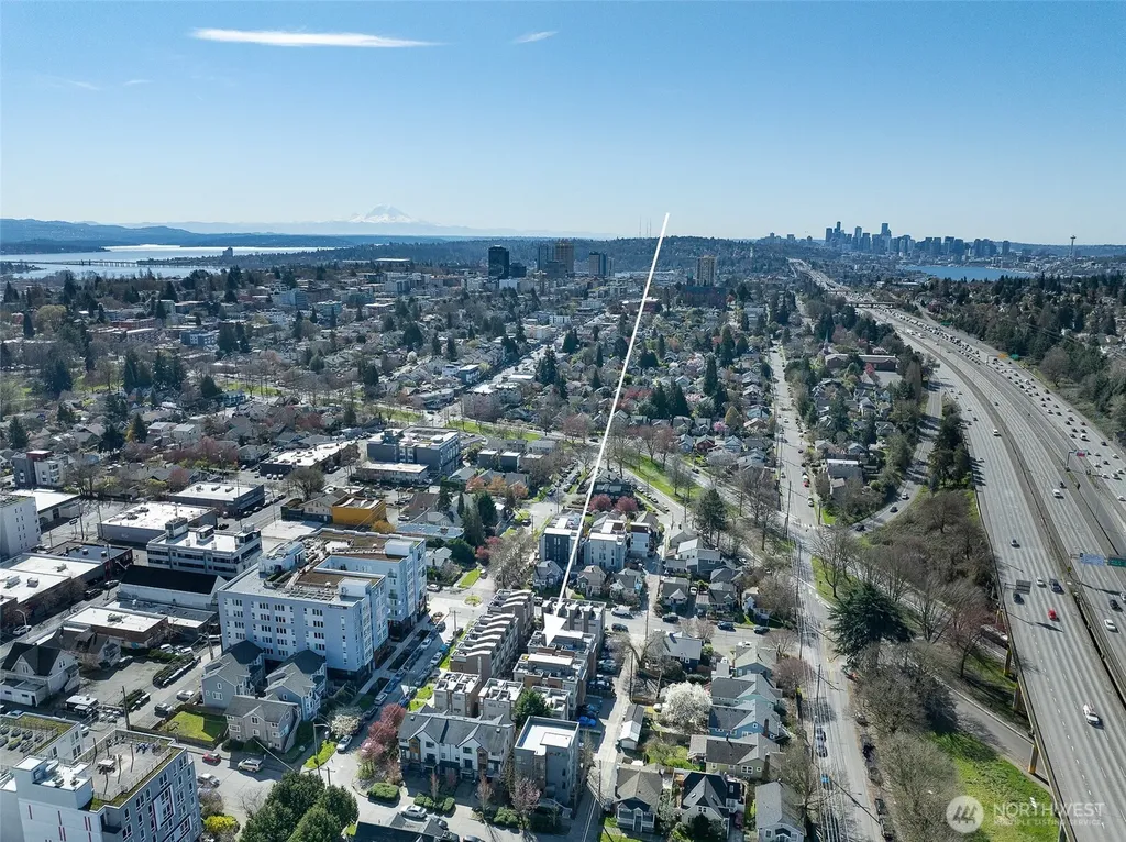 6313 9th Avenue NE Seattle WA 98115