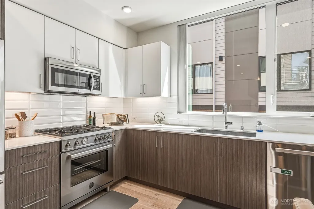 6313 9th Avenue NE Seattle WA 98115