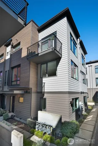 6313 9th Avenue NE Seattle WA 98115
