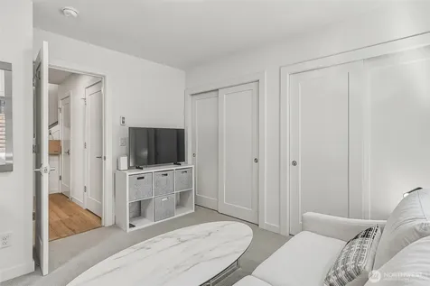 6313 9th Avenue NE Seattle WA 98115