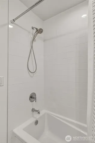 6313 9th Avenue NE Seattle WA 98115